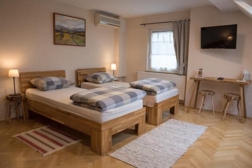 Petrovce Bed & Breakfast | Welcoming Bed & Breakfast Dvorec: Highly Rated Getaway