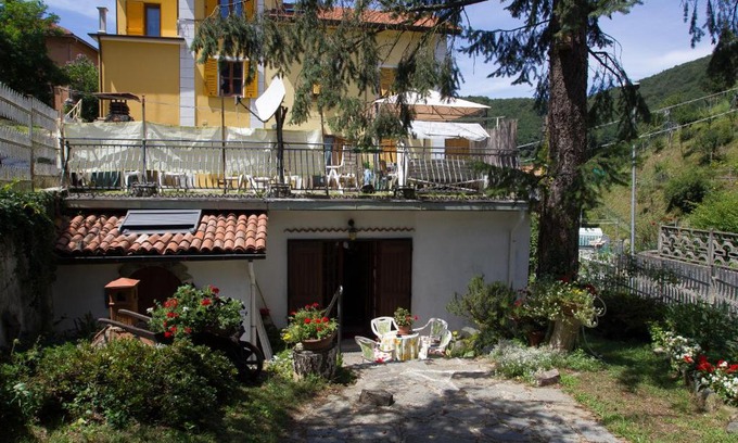 Masone Bed & Breakfast | Cozy Bed & Breakfast Il Giardino Fiorito: Pet Friendly Retreat