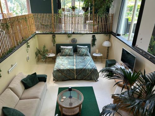 Maarheeze Bed & Breakfast | Experience Bed&Breakfast Kamersven with Oceanfront Bliss