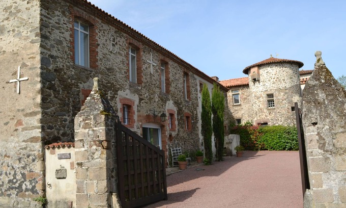 La Seguiniere Bed & Breakfast | Cozy Bed & Breakfast Near La Marche du Puy du Fou