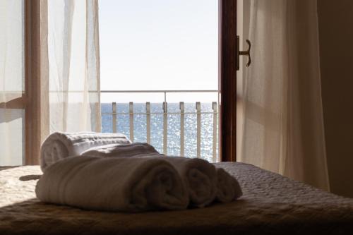 Falerna Bed & Breakfast | Cozy Bed & Breakfast Nonno Gigi with Ocean View in Falerna