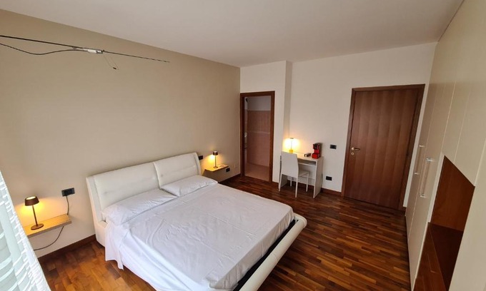 Bassano del Grappa Bed & Breakfast | Inviting Bed & Breakfast Rezzonico with Hot Tub & Breakfast
