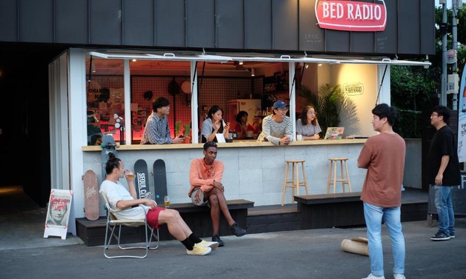 Downtown House | Cozy Bed Radio Dongmoon: Family-Friendly with Breakfast
