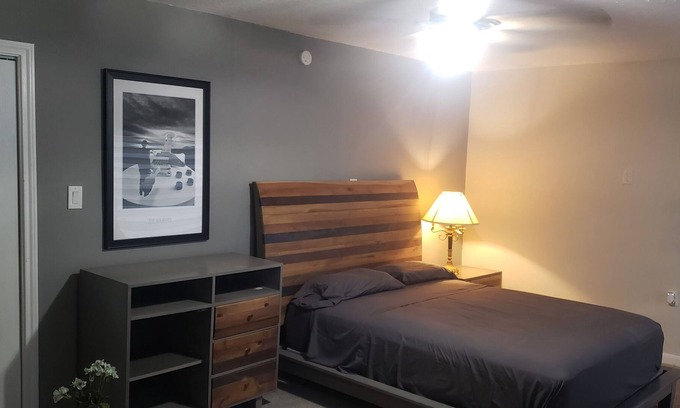 Southbelt/Ellington House | Cozy Apartment Near Downtown with Pet-Friendly Amenities