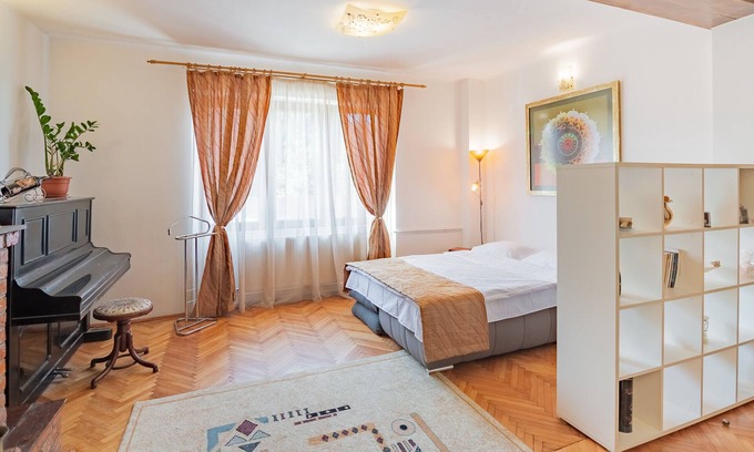 Oradea Apartment | Discover Bed&Wine: Top-Rated Stay in Oradea Center