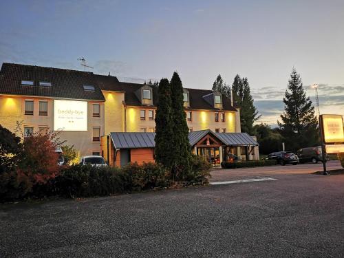 Contrexeville Hotel | Inviting Beddy-bye Hôtel with Ocean Views & Pool Access