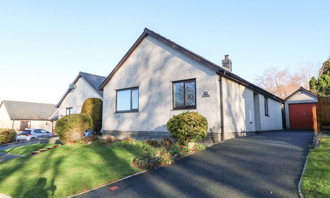 Talybont Cottage | Discover Bedfelltan: Pet-Friendly Haven with Garden Retreat