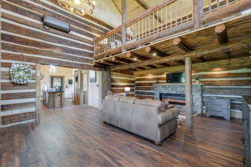 Bedford House | Bedford Cabin with Porch - 10/10 Guest Rated Retreat