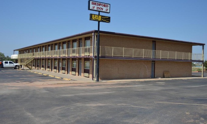 Elk City Hotel | Cozy Bedford Inn: Wheelchair Accessible with Kitchen Amenities
