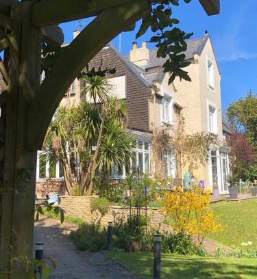 Shanklin Bed & Breakfast | Bedford Lodge: Ocean View & Breakfast with 10/10 Ratings