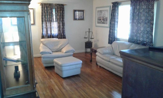 Lexington Cottage | Pet-Friendly Bedford Stone Cottage Near Keeneland