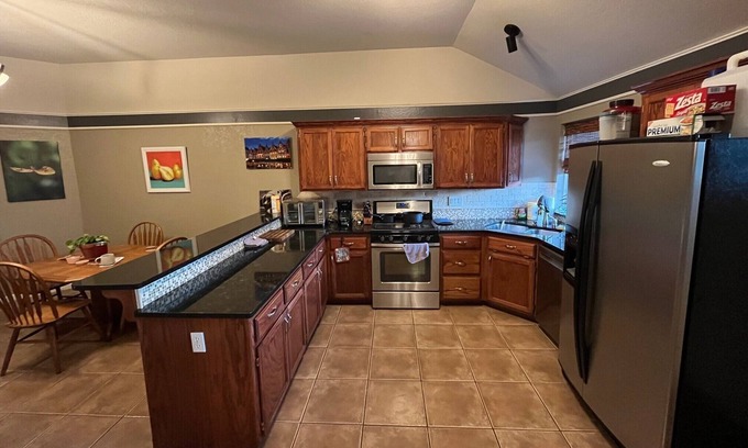 Norman House | Convenient Bedrooms Near Campus with Driveway Parking