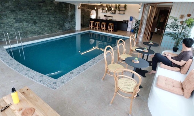 Lapu-Lapu Bed & Breakfast | Relax at Beds & Friends Hostel Mactan with Pool & Bar