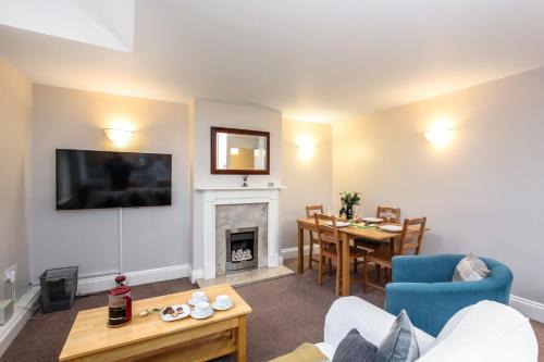 Preston Apartment | Bedzzz - A Booklover's Paradise with Breakfast Included