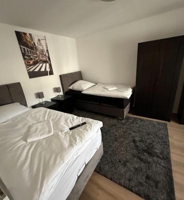 Biebertal House | Bee Apartment: Perfect for Groups & Monteure, PS5 Ready