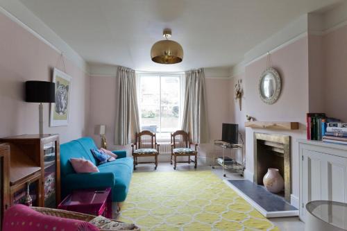 Rye House | Bee Cottage - Stylish Family Retreat in Scenic Rye