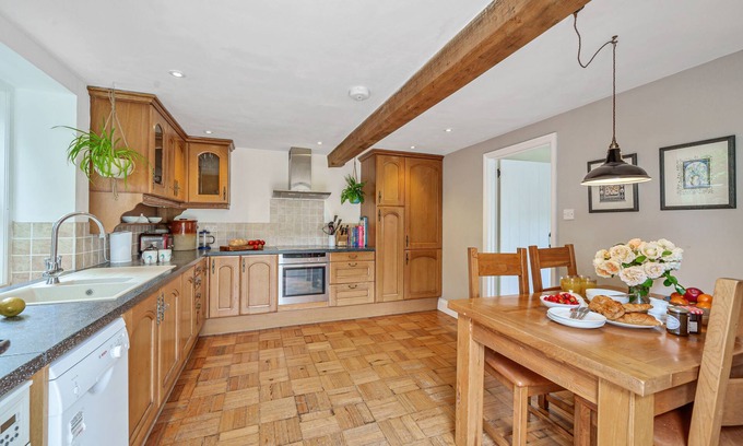 Dunkeswell House | Cozy Beech Cottage: Perfect for Families and Pets