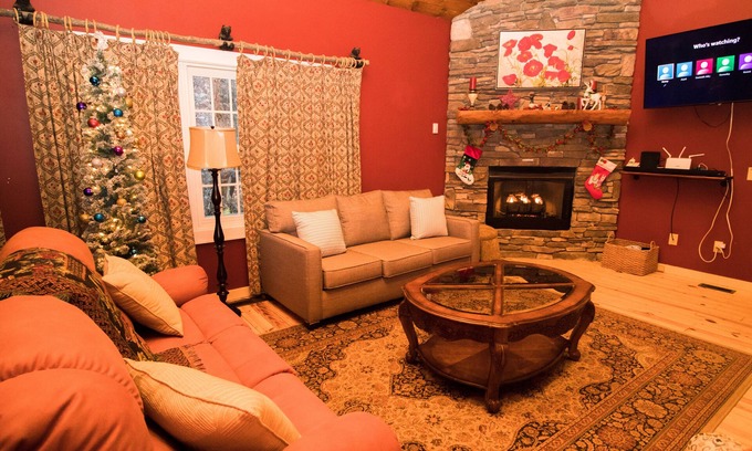 Charter Hills House | Beech Mountain Retreat with Hot Tub & Ski Access - 10/10 Rated