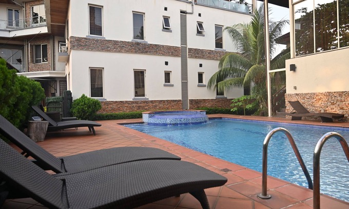 Ikoyi Apartment | Tranquil Beech-Oak Apartment with Spa and Pool in Ikoyi