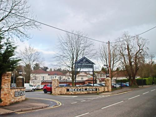 Dunmurry Hotel | Discover Beechlawn Hotel: Family-Friendly with Hot Tub Access