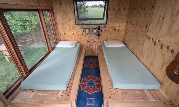 Rodney Cabin | Beehive air therapy cabin with 2 bee beds for a unique, multi-sensory experience