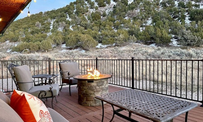 Parowan Cabin | Beehive Basecamp: Explore, Ski & Create Lasting Memories