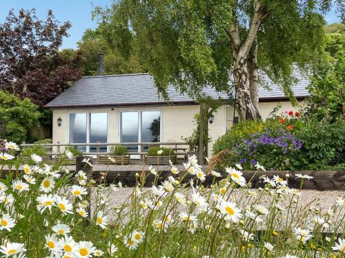 Bodfari House | Delightful Beehive Cottage: A 5-Star Family Retreat