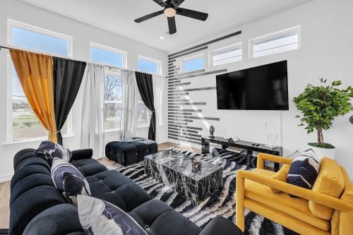 Northside House | BeeHive House- Stylish Houston Getaway home