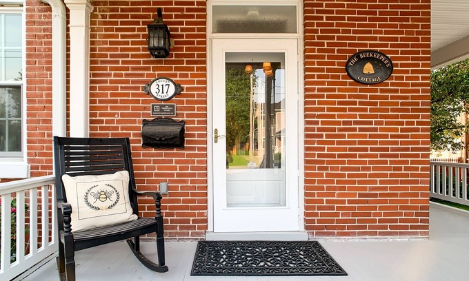Washington House | Beekeeper's Cottage: Dog-Friendly with Hot Tub & Pool