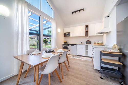 Torrensville House | Bees Knees Studio: Ideal Location Near CBD & Henley Beach