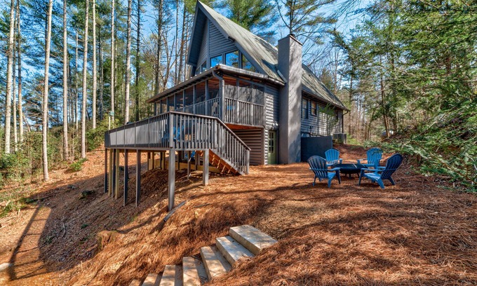 Dahlonega Cabin | Pet-Friendly Before The Bend River Cabin with Spa & Hot Tub