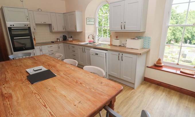 Truro Cottage | Discover Comfort at Beggars Roost - Pet Friendly & Pool Access