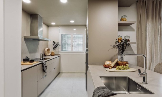 Sant Gervasi – la Bonanova Apartment | Inviting 3-Bedroom Retreat with Terrace in Sant Gervasi