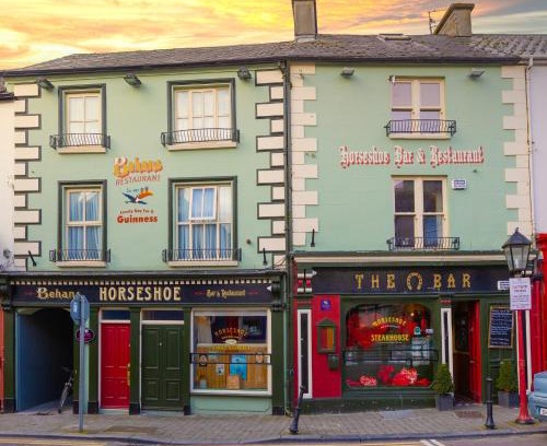 Listowel Bed & Breakfast | Elegant Behan's Horseshoe Bar & Restaurant - Family Friendly Stay