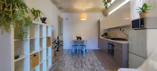 Borgo Dora Apartment | Discover Comfort: Behind Duomo Apartment with Parking
