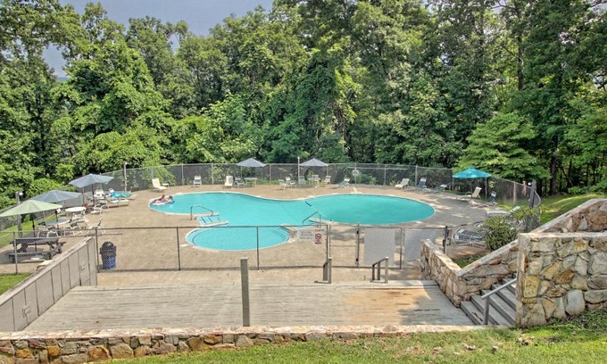 Tate House | Behr Ridge: Pet-Friendly Retreat with Pool and a 9.3 Rating