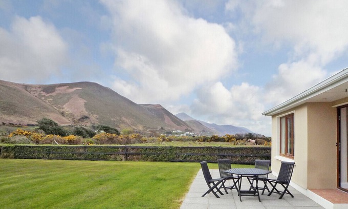 Glenbeigh Ski Chalet | Top-Rated Behy Lodge Glenbeigh: Pet-Friendly & Spa Amenities