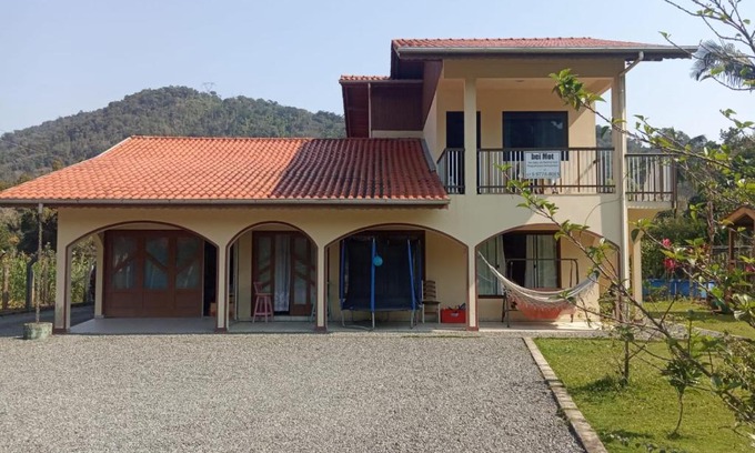 Pomerode Apartment | Book bei Mot: Family-Friendly with Pool and Breakfast