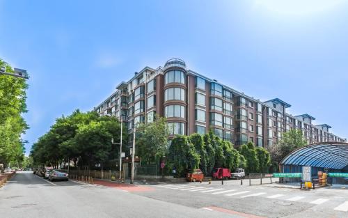 Downtown Beijing Hotel | Explore Beijing RJ Brown City Center Hotel - Family Friendly Stay