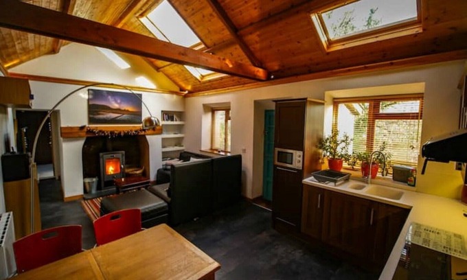 Margam Cottage | Beili Glas Cottage - Serene Nature Hideaway with Amenities