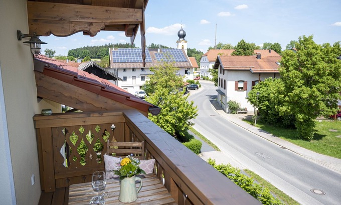 Truchlaching Apartment | Discover "Beim Plößl" Dorfblick: Family-Friendly Retreat