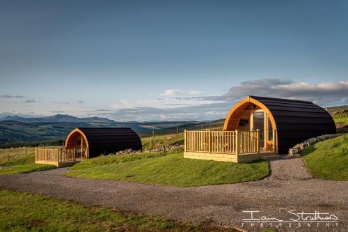 Aberfeldy House | Premier Beinn A Ghlo Glamping Pod with Hot Tub & Pets Welcome