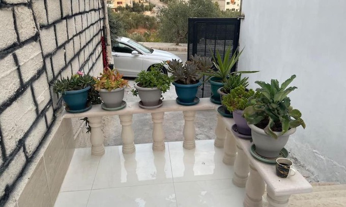Umm Qais Apartment | Exceptional Beit Al Hasan: Pet-Friendly with Breakfast