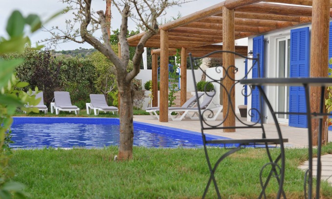 Kfardebian Bed & Breakfast | Premier Stay at Beit Riyad - Top-Rated with Pool & Dining