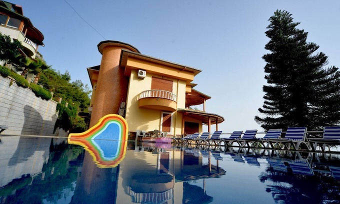 Alanya House | Elegant Bektaş 1 Villa with Inviting Pool Retreat
