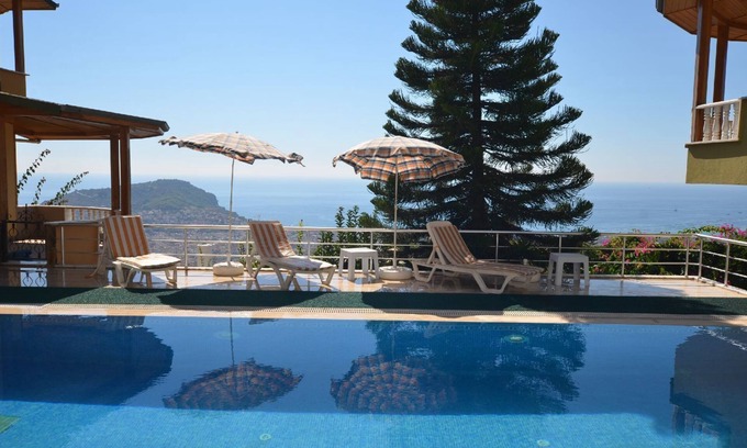 Alanya House | Enjoy a Serene Stay at Bektaş 3 Villa with Pool Access