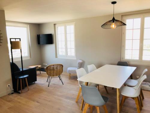 Merville-Franceville-Plage Apartment | Beautiful Seaside Apartment with Top Guest Ratings