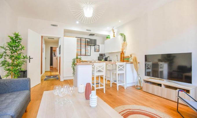 Vauban Apartment | Beautiful 2 Bedroom Apartment Near Vieux-Port, Family-Friendly