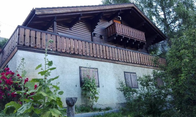 Jarrier Apartment | Cozy Oceanfront Apartment in Scenic Chalet Retreat