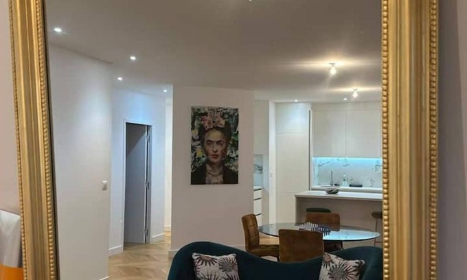Reims City Centre Apartment | Charming Apartment with Parking in Central Reims, 10/10 Rated
